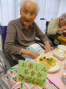 お楽しみ昼食会　～ちらし寿司バイキング～