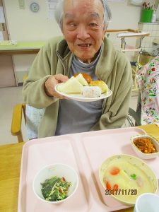 おにぎり・パンバイキング…ゴールドライフ大東