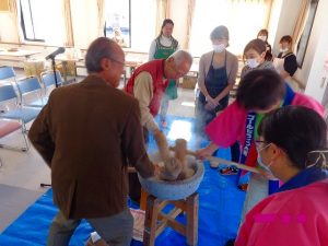 東前第一自治会３世代交流餅つき大会