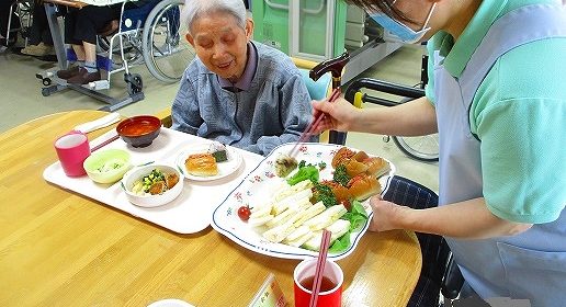 大東家の食卓…サンドイッチ・おにぎりバイキング