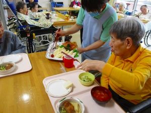 大東家の食卓…サンドイッチ・おにぎりバイキング