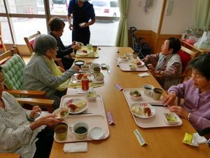 パン・おにぎりバイキング…大東デイサービスセンター