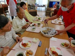 パン・おにぎりバイキング…大東デイサービスセンター