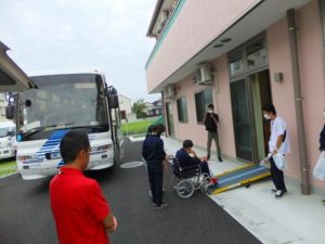 夏休み♪親子職場体験バスツアー！