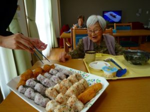 おにぎりバイキング＆月見うどん