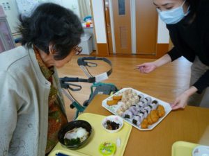 おにぎりバイキング＆月見うどん