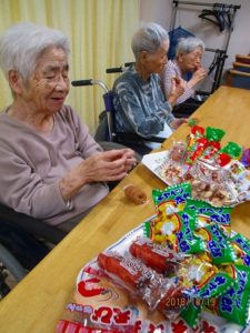 駄菓子バイキング…ゴールドライフ大東