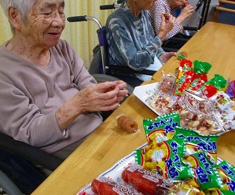 駄菓子バイキング…ゴールドライフ大東