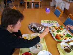 大好評！…パン・おにぎりバイキング