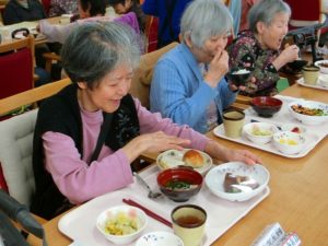 大好評！…パン・おにぎりバイキング