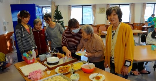 おやつバイキング♪…大東グループホーム