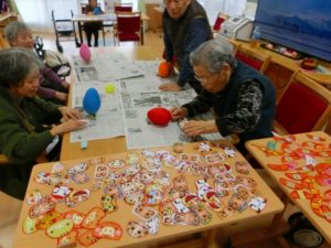 張り子だるま作り…１２月のクラフト