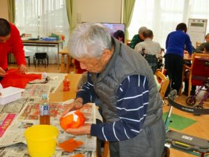 張り子だるま作り…１２月のクラフト