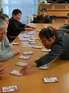 かるた遊びをしました♪