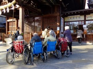 初詣に出かけました…大東グループホーム