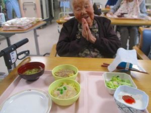 昼食バイキング♪