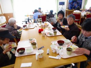 季節の行事食…山菜ちらし♪