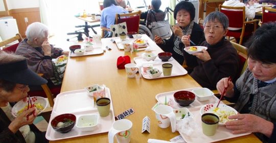 季節の行事食…山菜ちらし♪