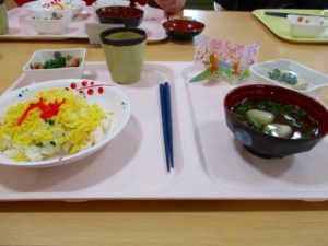 季節の行事食…山菜ちらし♪