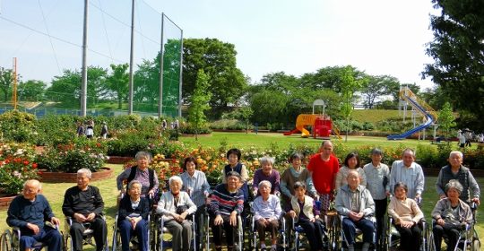 神戸町バラ公園に行ってきました。