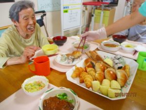 パン・おにぎりバイキング♪