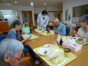 パン・おにぎりバイキング♪