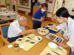 パン・おにぎりバイキング♪