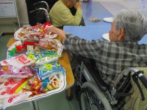 駄菓子バイキング♪…ゴールドライフ大東