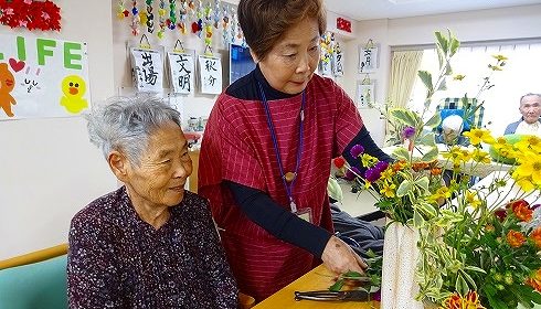 介護の日…華道クラブ♪