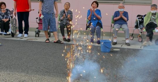 夏の風物詩　花火大会をしました！