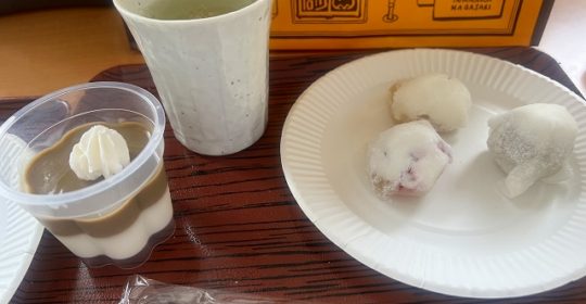 いちご大福とほうじ茶プリン-お楽しみおやつ