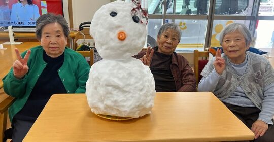 白銀の世界…雪だるまをつくりました♪